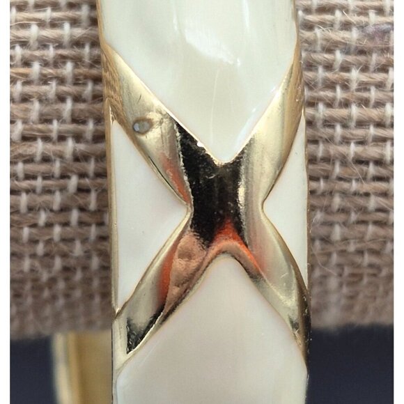 Stylish Cream Enamel & Gold Tone Hinged Bangle Bracelet Criss Cross Design MINT - Picture 6 of 6